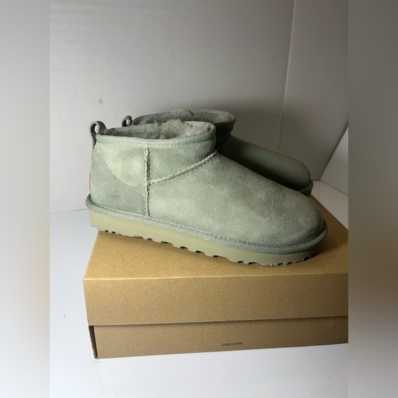 UGG Women's Classic Ultra Mini Boot *check description* - Picture 4 of 8